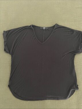 Coin 1804 LA Black V-Neck Short Sleeve Casual Chic Women's Top